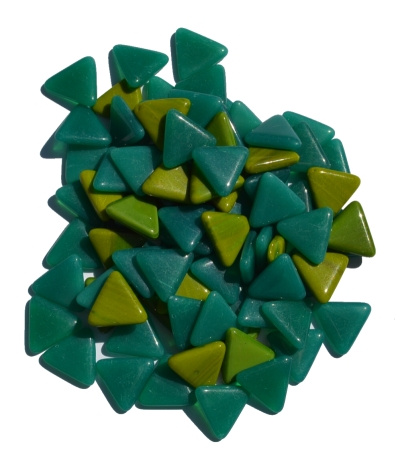 skleněné kamínky k mozaice - trojúhelníček (zelená mix)